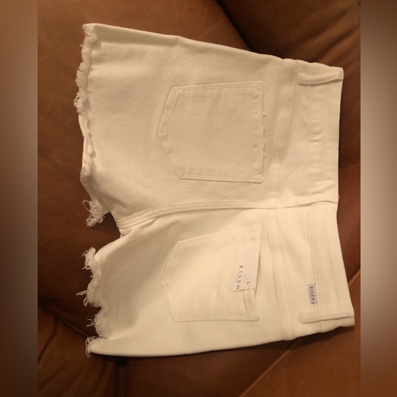 NWT Risen White distressed frayed jean short SZ L - Picture 4 of 7